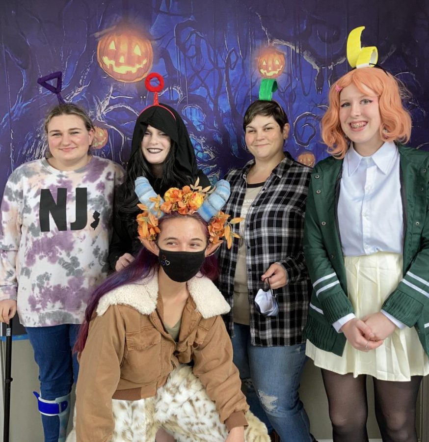 Del Vals staff and students celebrated Halloween by wearing their costumes to school on Oct. 29.