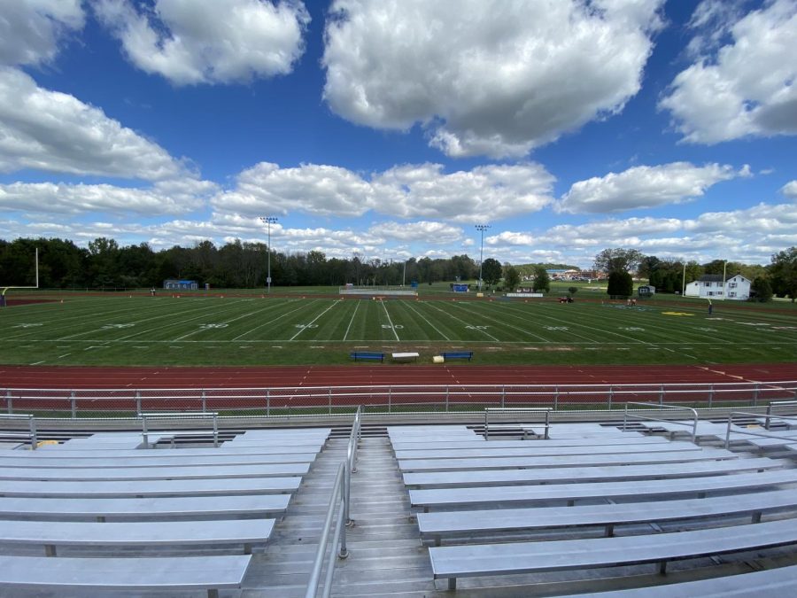 Del+Val+has+been+the+last+high+school+in+Hunterdon+County+to+hold+onto+its+grass+football+field.