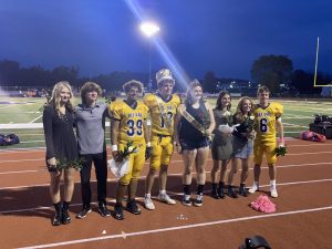 Del Vals 2022 Homecoming Court posed for cameras before the game.
