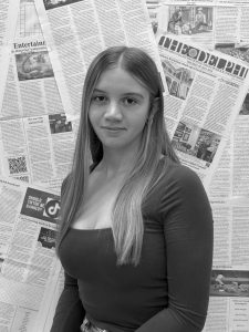 Byline photo of Ellie Lyons