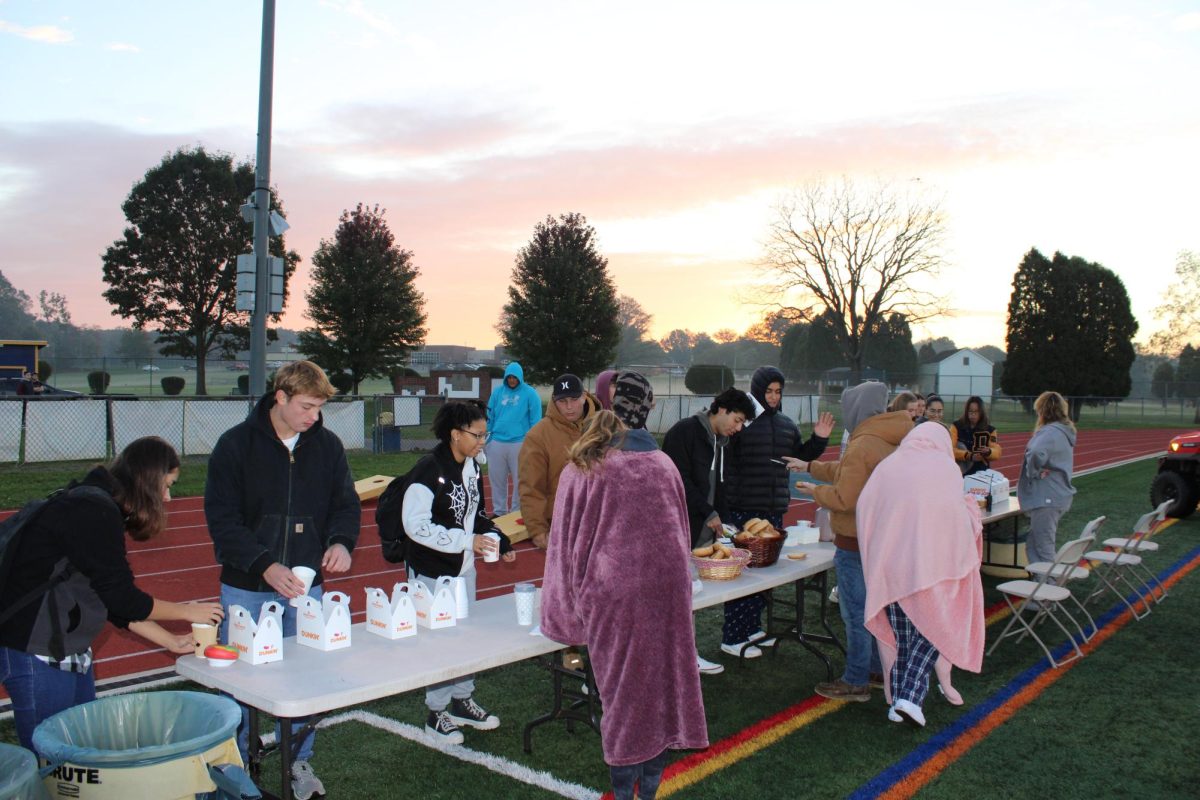 The seniors immediately headed towards the table filled with food. Student council provided bagels, donuts, and coffee! 