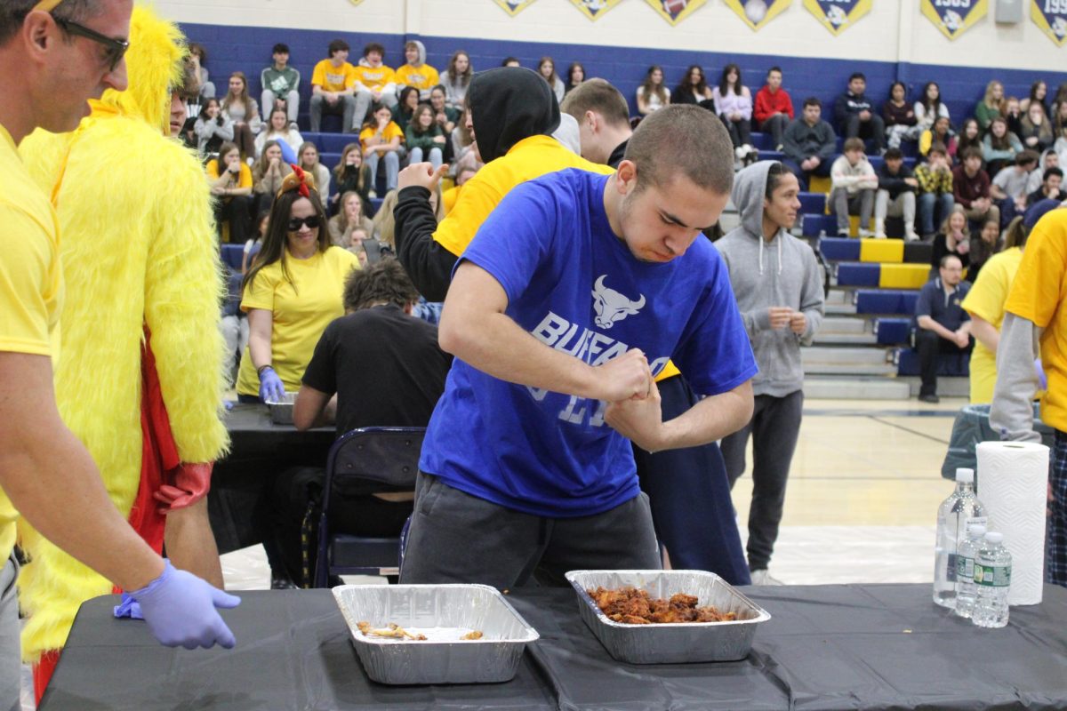 Contestants who did not earn the first round bye, had to participate in the first round. To keep this wing bowl competitive, not every contestant in the first round made it through, being eliminated. 