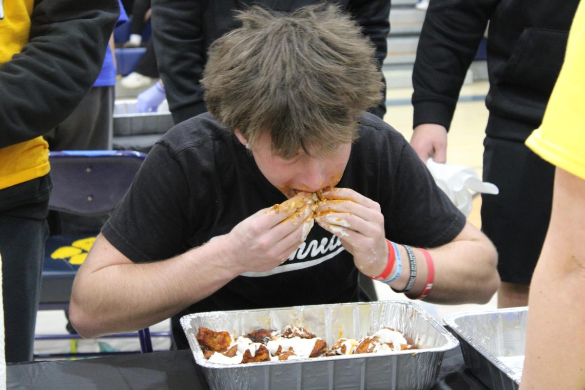 To ensure the competition was fair, the teachers went around to make sure each contestant fully ate the wings, leaving no meat behind.