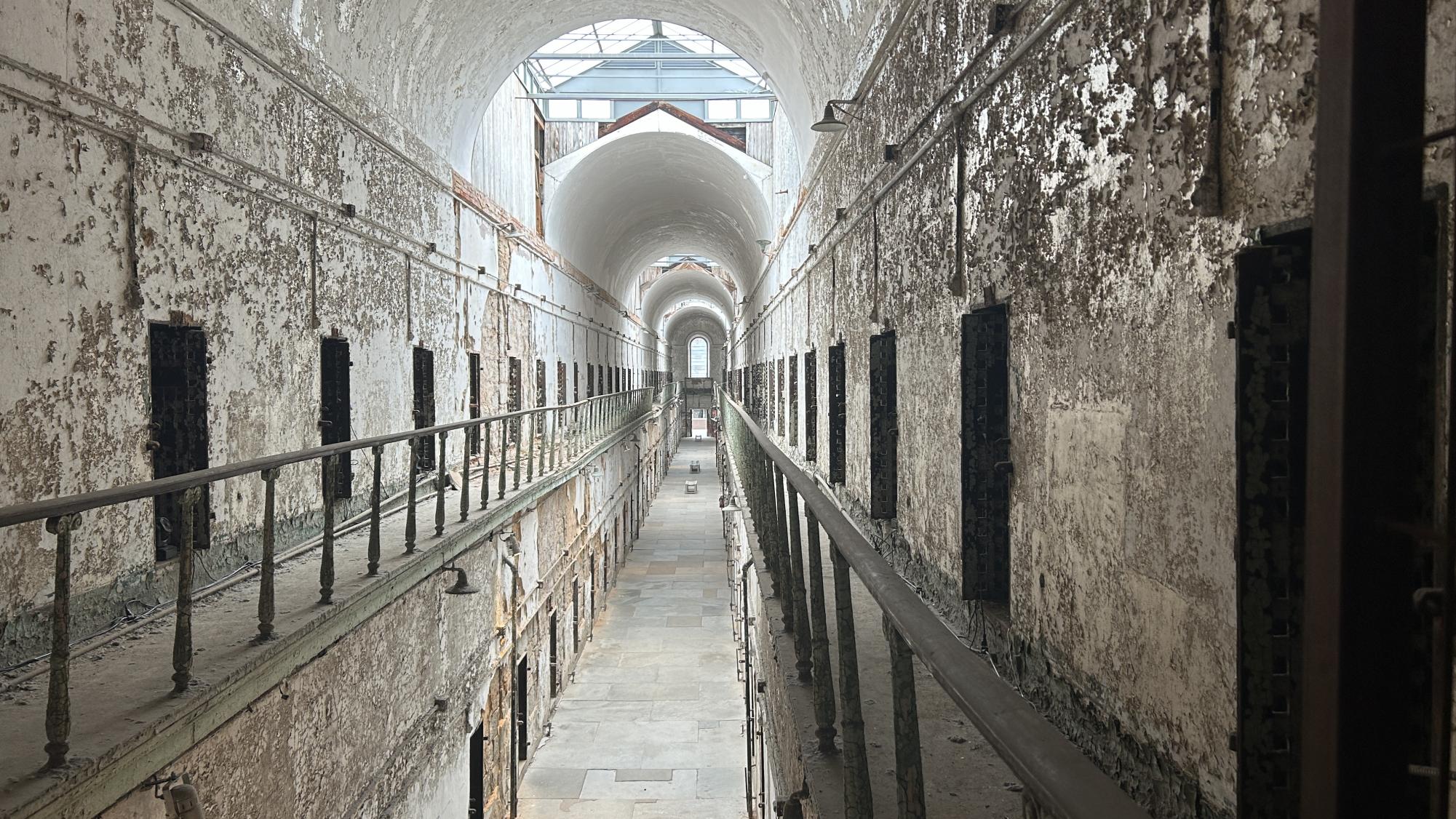 Del+Vals+Crime+and+Lit+and+Criminal+Justice+classes+visit+the+Eastern+State+Penitentiary.