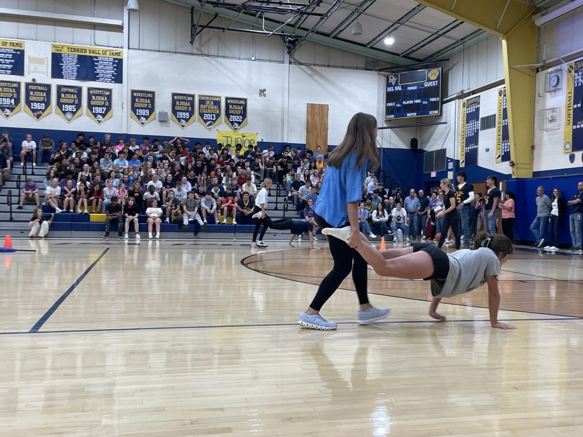 Del Val Juniors and Seniors race towards the finish line