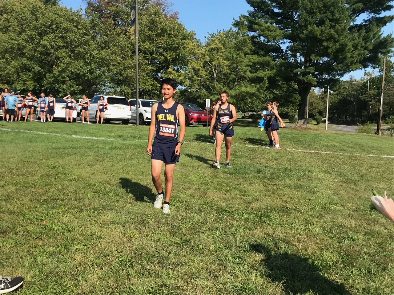 Del Val’s runners take off on Senior Night