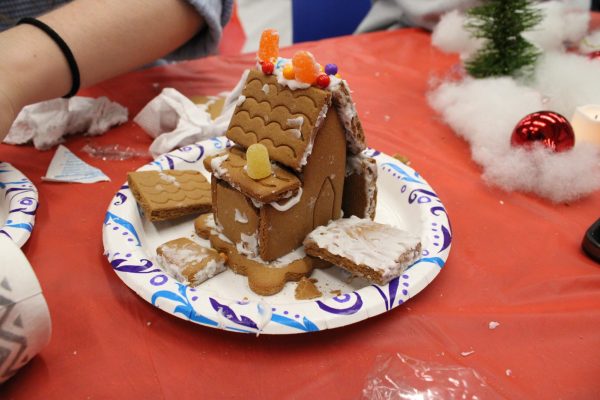 Del Val’s National Honors Society held their annual Holiday Tea for staff members on Dec. 11. Winter activities, such as gingerbread house decorating, were a great opportunity to build community relationships.