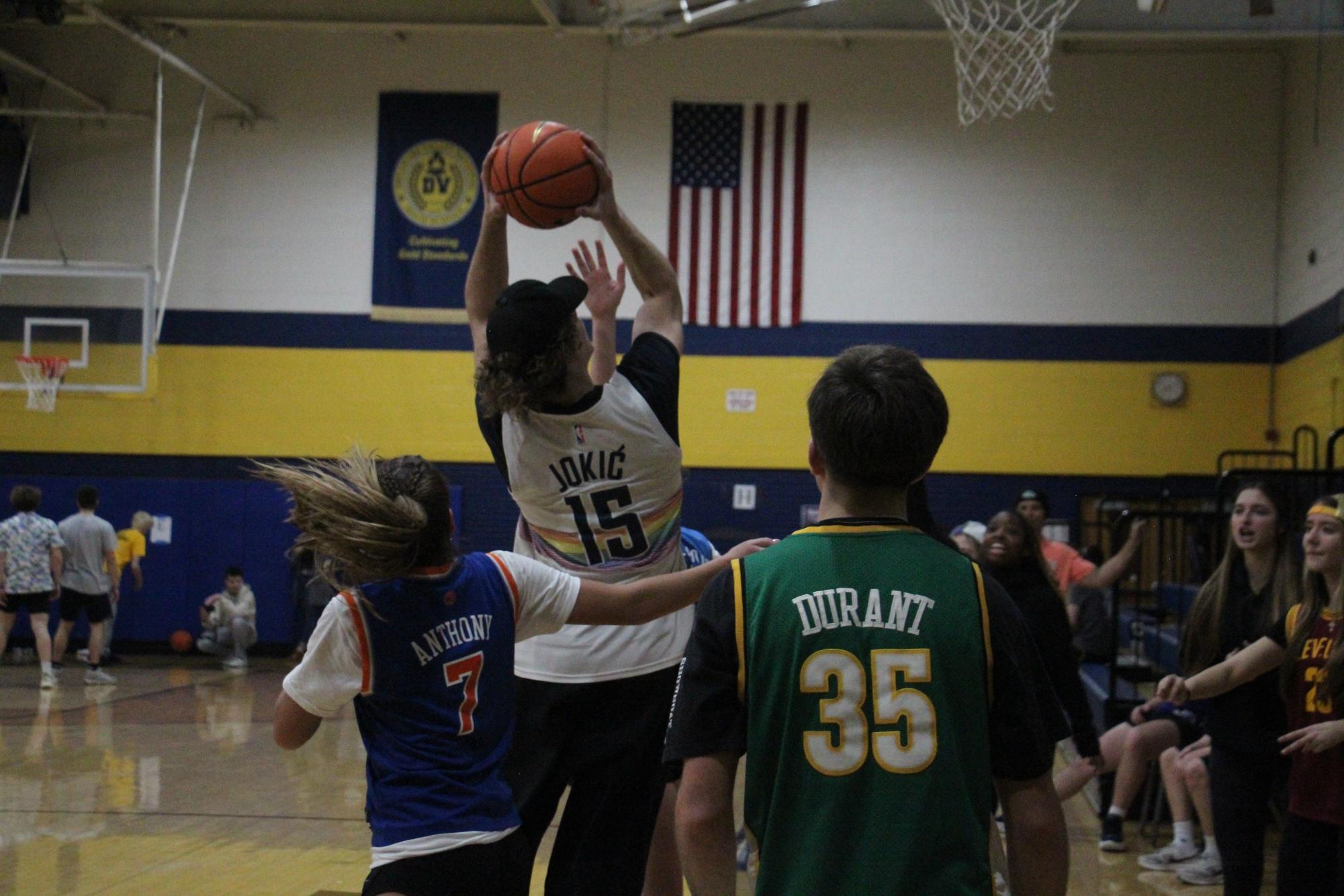 Del Val students slam dunk hunger