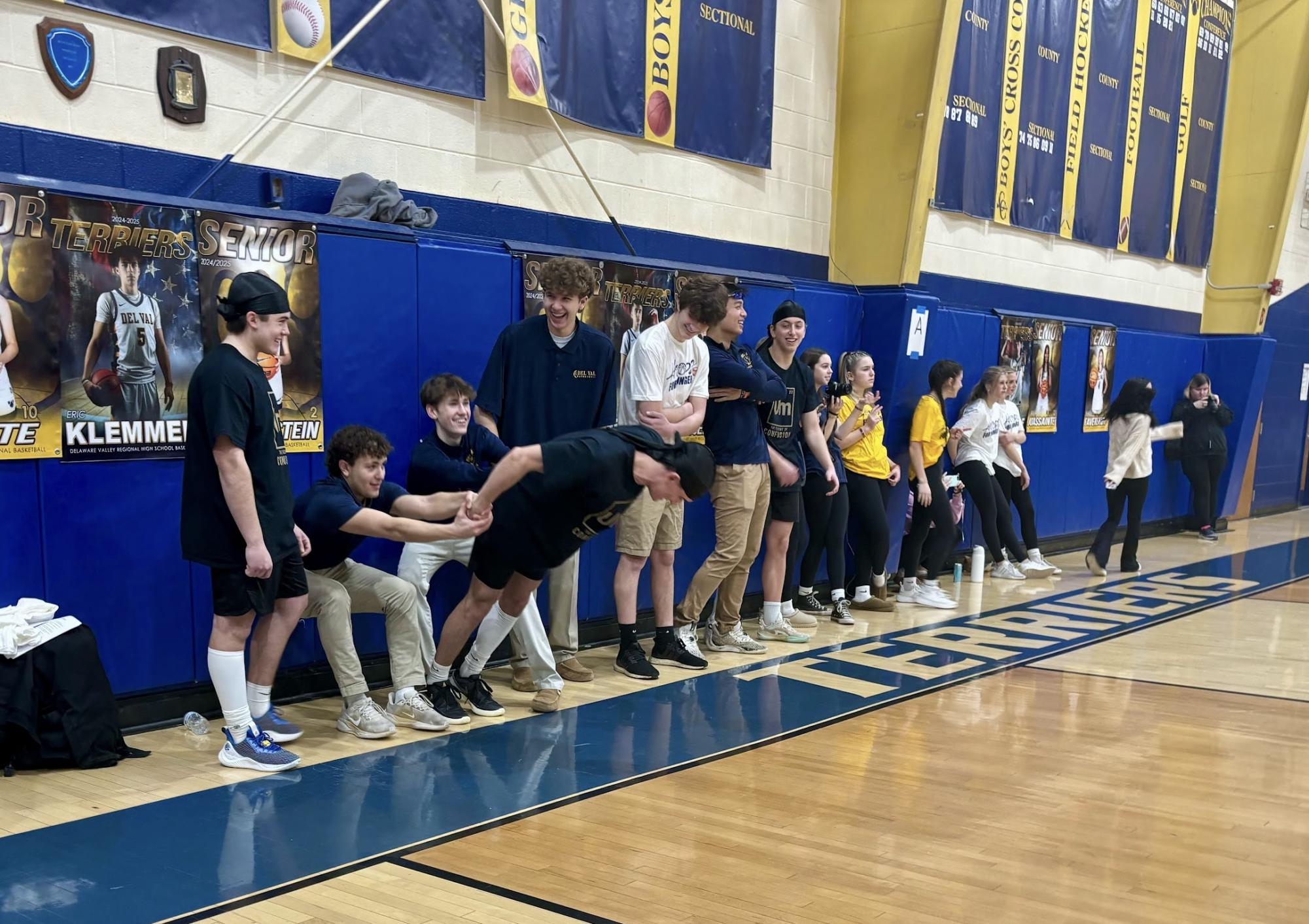 Del Val students slam dunk hunger