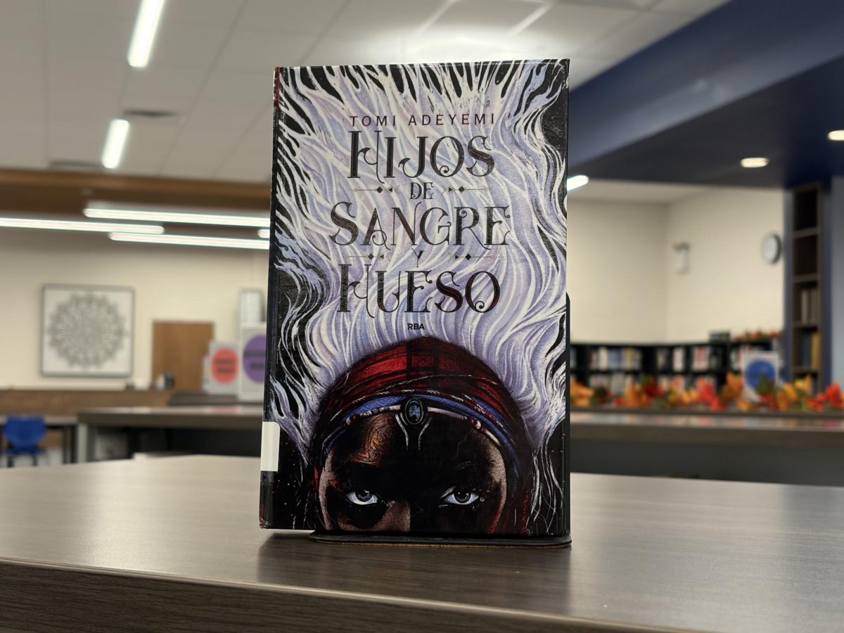 Hijos de Sangre y Hueso (Children of Blood and Bone) escrito por Tomi Adeyemi 
