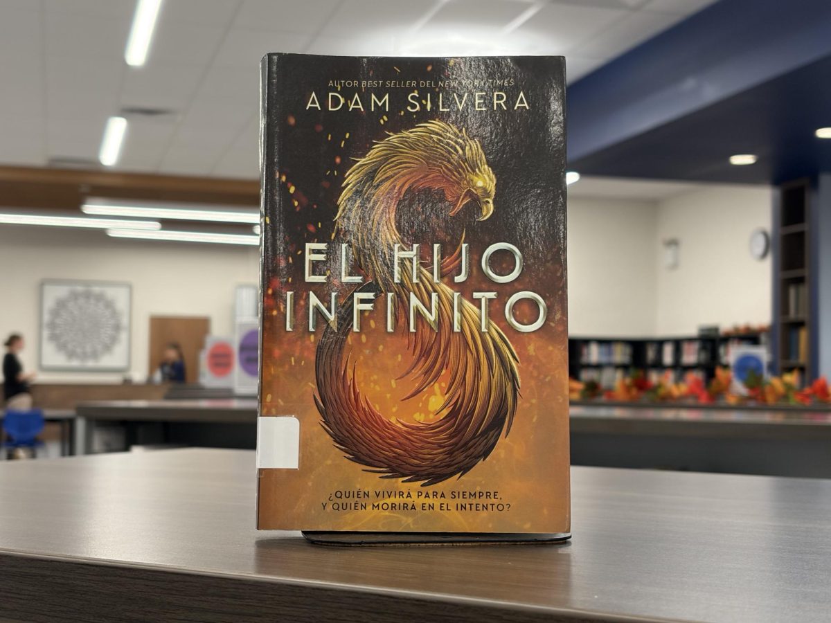 El Hijo Infinito (Infinity Son) escrito por Adam Silvera 
