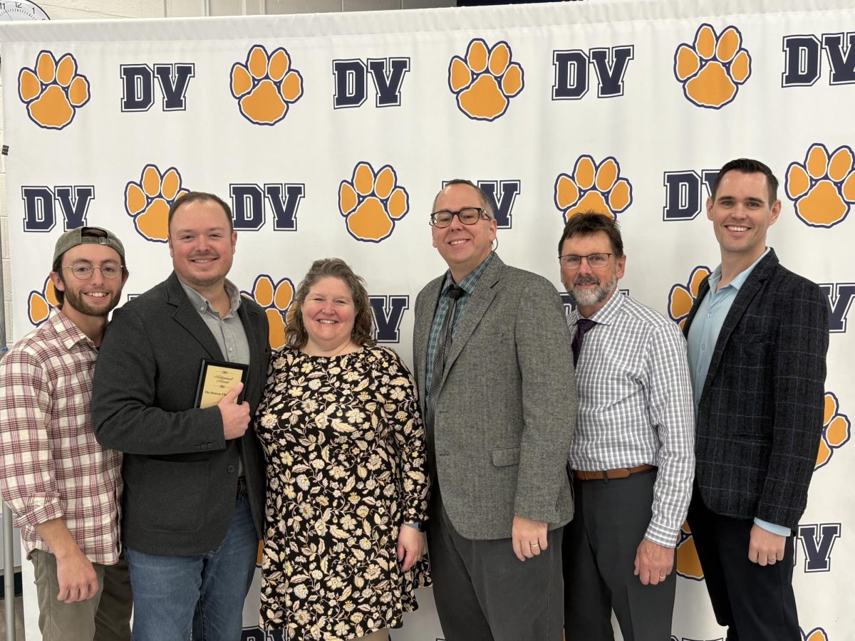 Members of Del Val's "Drowsy Chaperone" meet in the Commons to celebrate the play's award.  This musical has continued to be an audience favorite for over a decade.