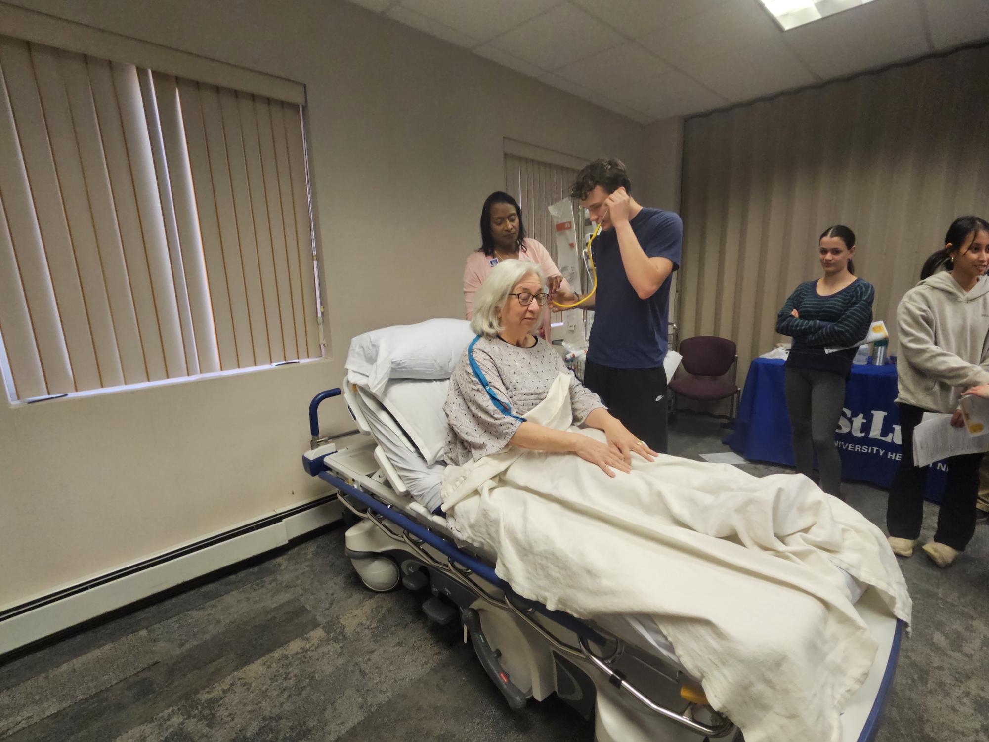 Biomedical Academy students participate in St. Luke’s hands-on day