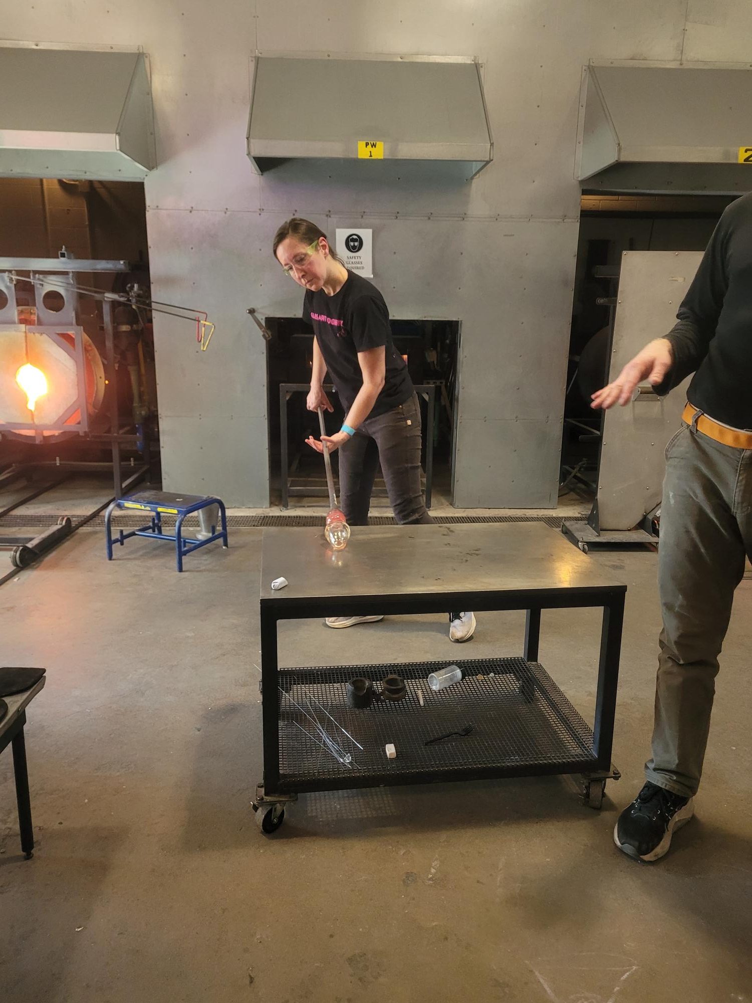 Del Val's art program brings art students to Philadelphia to visit the Philadelphia Museum of Art, the Clay Studio and a glass blowing class at Tyler School in Temple University. 