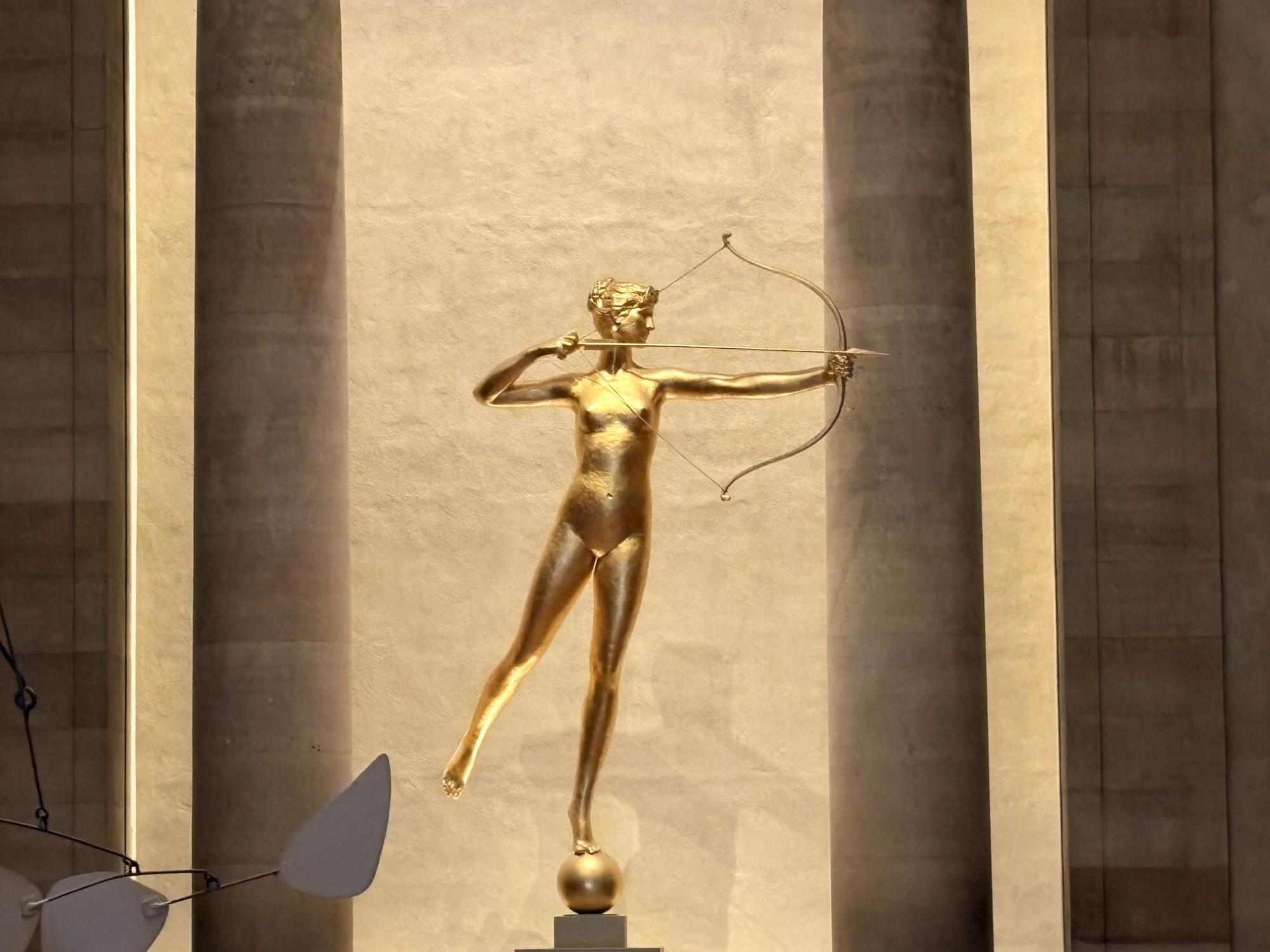 Del Val's art program brings art students to Philadelphia to visit the Philadelphia Museum of Art, the Clay Studio and a glass blowing class at Tyler School in Temple University. 