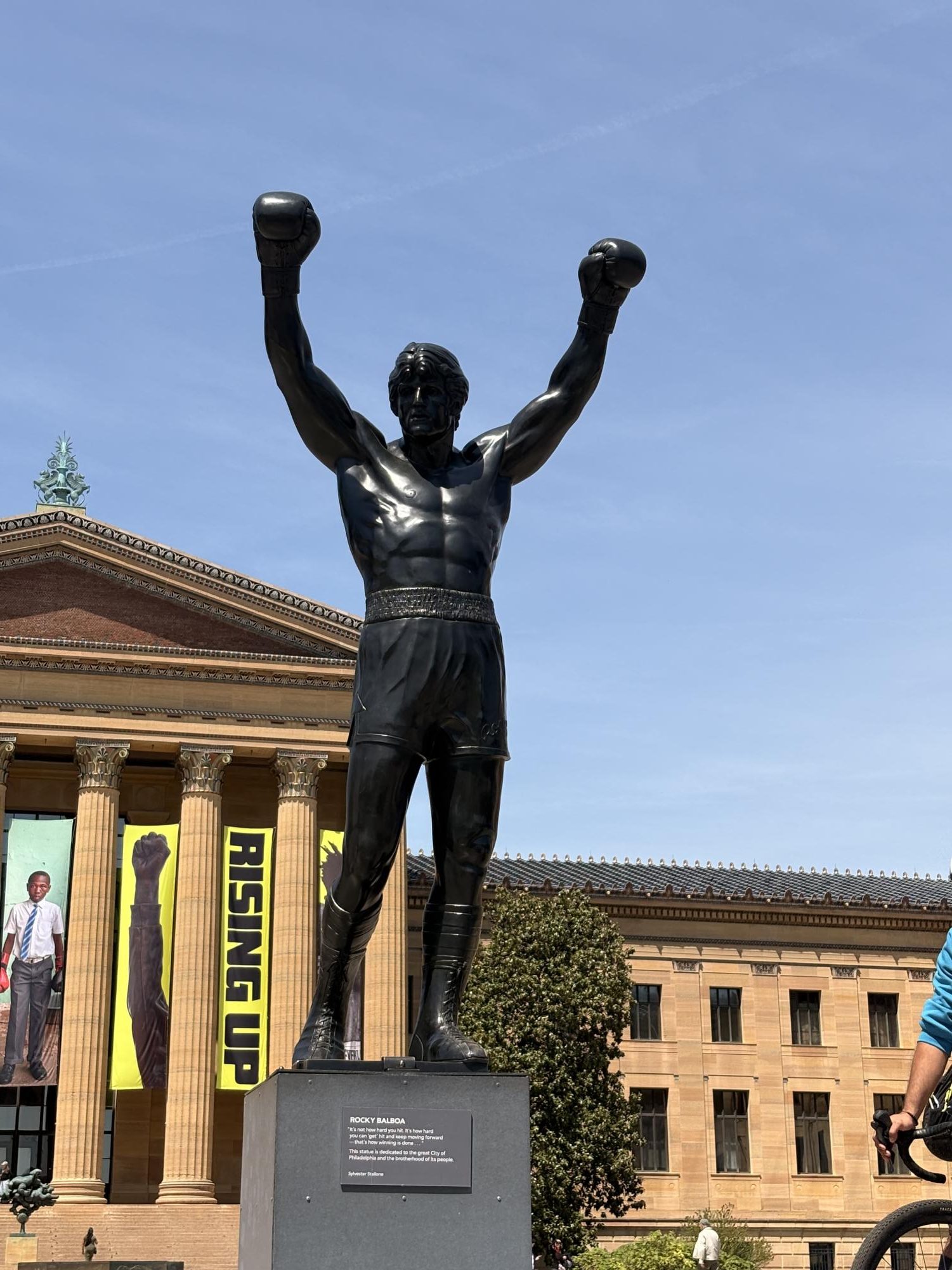 Del Val's art program brings art students to Philadelphia to visit the Philadelphia Museum of Art, the Clay Studio and a glass blowing class at Tyler School in Temple University. 