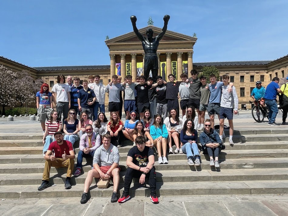 Del Val arts students posed in front of the Rocky Statue. (Photo via Sarah Ruppert)