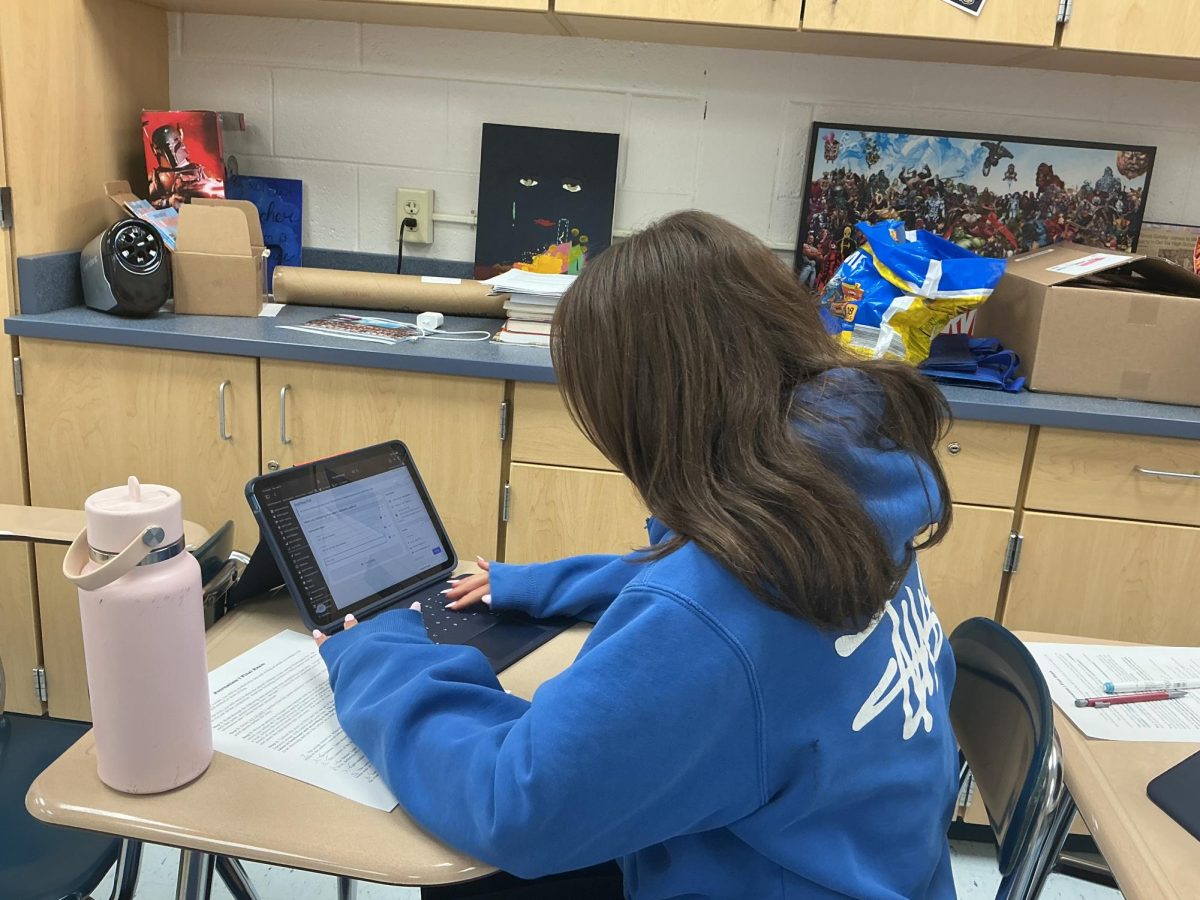 Freshman debate member Zohar Nahum prepares for her upcoming debate. She is one of the top scoring debaters on the team.
